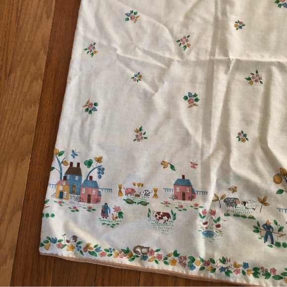Beautiful Vintage Country/Farmhouse Style X-LARGE Tablecloth - Picture 5 of 6